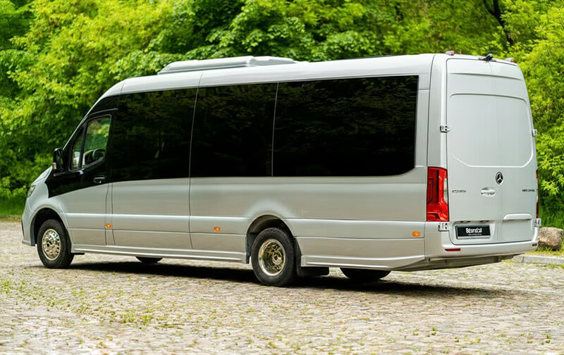 Minibus Sprinter de 19 places, vu de profil
