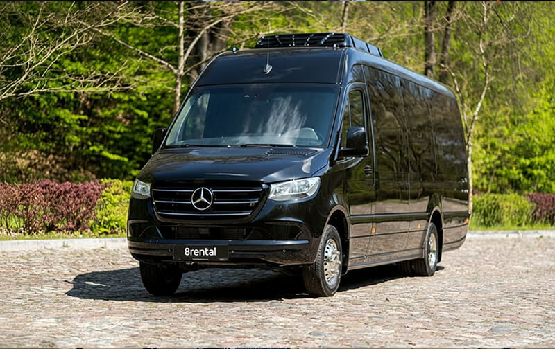 Van Sprinter noir, vu de trois quarts